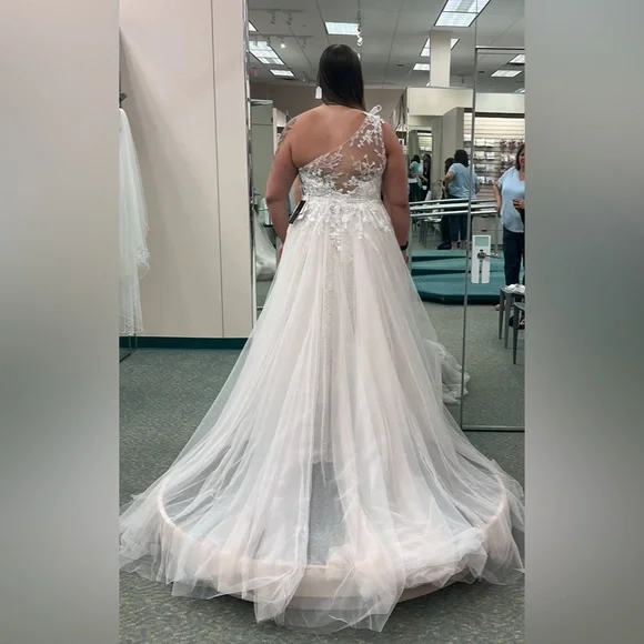 David’s Bridal- One-shoulder beaded wedding dress with overskirt - Picture 6 of 12